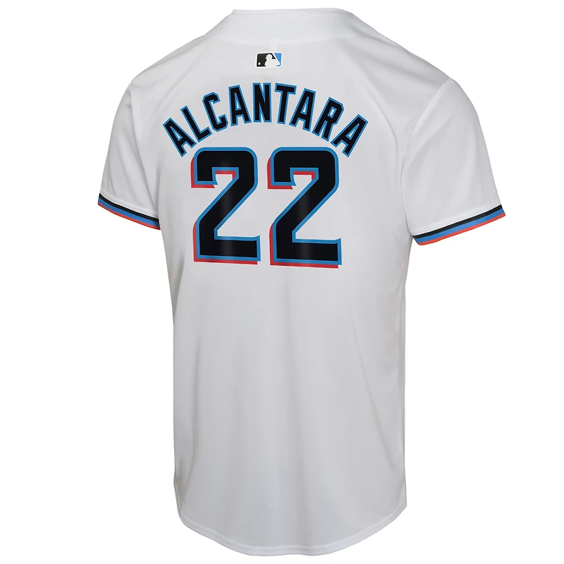 Maillot de joueur à domicile Nike Sandy Alcantara blanc des Miami Marlins pour jeunes