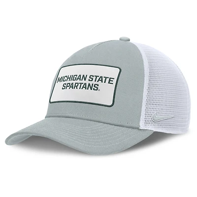 Casquette ajustable Nike grise/blanche Michigan State Spartans 2025 On-Field Rise Patch Trucker pour homme