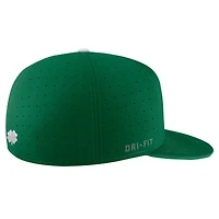 Casquette de performance ajustée pour la Saint-Patrick des Michigan State Spartans Nike verte hommes