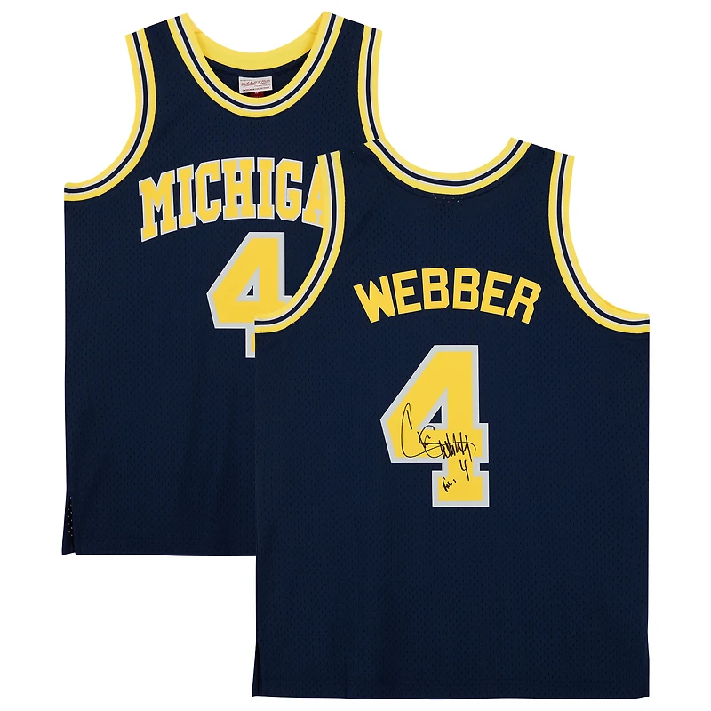 Maillot Swingman Mitchell & Ness autographié par Chris Webber des Michigan Wolverines de la marine 1991-92 avec inscription « Fab Five »