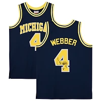 Maillot Swingman Mitchell & Ness autographié par Chris Webber des Michigan Wolverines de la marine 1991-92 avec inscription « Fab Five »