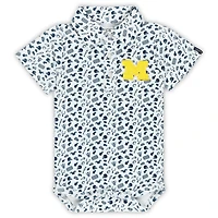Combinaison polo de performance imprimée intégrale blanche Michigan Wolverines Tom pour bébé