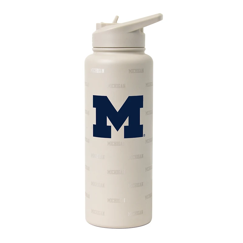 Bouteille de 1 litre (34 oz) Logo Brands Michigan Wolverines Sand Ghost Quencher