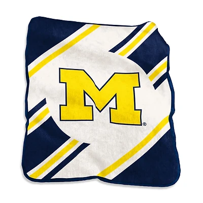Couverture à rayures Raschel 50" x 60" avec logo des Michigan Wolverines