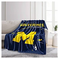 Couverture en peluche Logo Brands Michigan Wolverines 60" x 70"