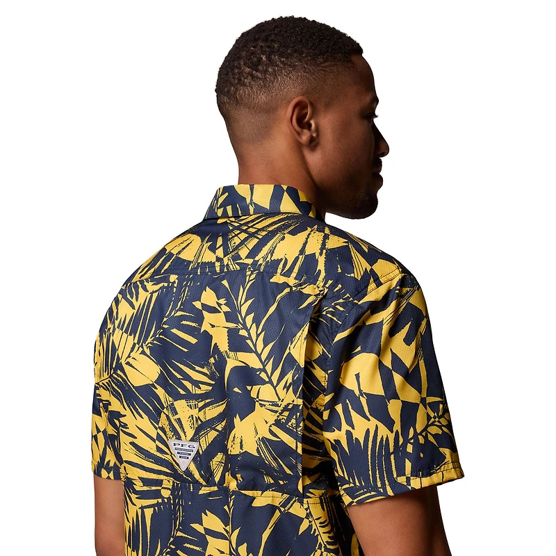 Men's Columbia Navy Michigan Wolverines Super Slack Tide Omni-Wick Button-Up Shirt