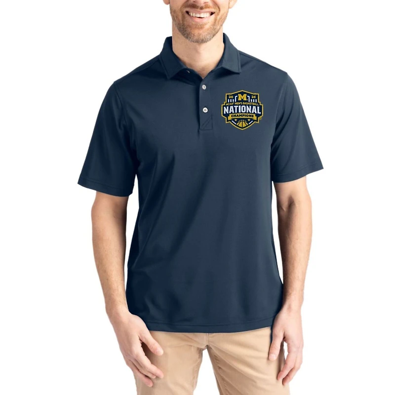 Polo Cutter & Buck bleu marine pour homme, Michigan Wolverines, champions nationaux de basketball masculin NCAA 2026, grandes tailles, en piqué écologique recyclé Virtue.