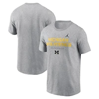 T-shirt Jordan Brand gris Michigan Wolverines 2025 Courtside Basketball Performance pour homme