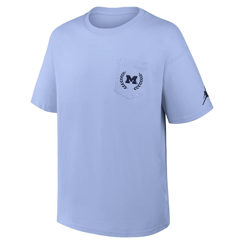 T-shirt à poche Jordan Brand bleu clair Michigan Wolverines Sports Club Max90 pour homme