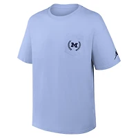 T-shirt à poche Jordan Brand bleu clair Michigan Wolverines Sports Club Max90 pour homme