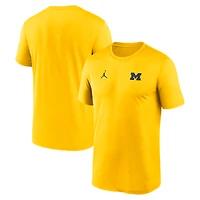 T-shirt Jordan Brand bleu marine Michigan Wolverines 2025 Sideline pour homme avec petit logo Legend Dri-FIT