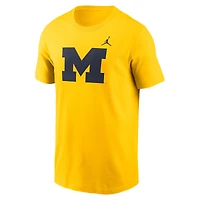 T-shirt Jordan Brand Maize Michigan Wolverines Primetime Evergreen pour homme avec logo
