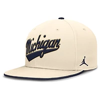 Casquette ajustée Jordan Brand Natural Michigan Wolverines Primetime True Performance pour homme