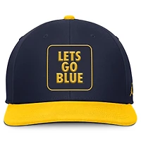 Casquette Jordan Brand bleu marine/maïs Michigan Wolverines 2025 Sideline Campus Pro Local Snapback pour homme