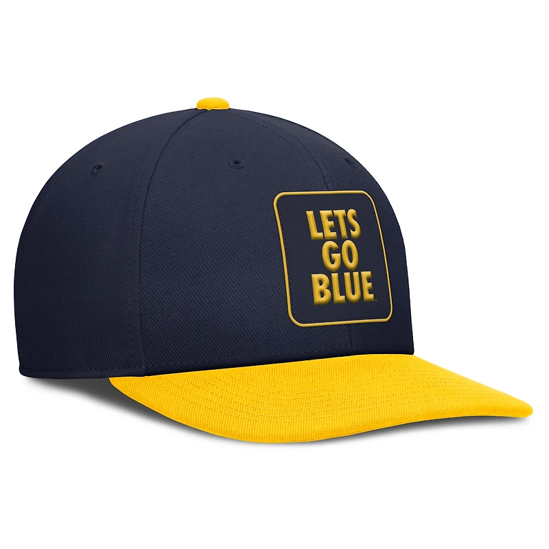 Casquette Jordan Brand bleu marine/maïs Michigan Wolverines 2025 Sideline Campus Pro Local Snapback pour homme