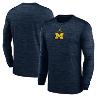 T-shirt à manches longues Jordan Brand bleu marine Michigan Wolverines 2025 Sideline Velocity Dri-FIT pour homme