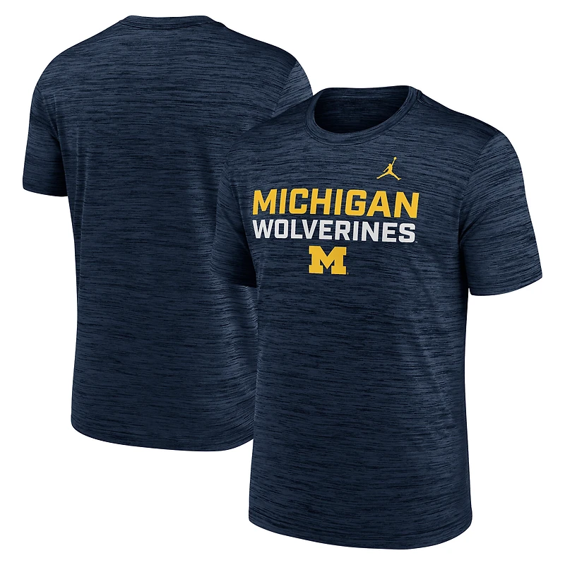 T-shirt Jordan Brand bleu marine Michigan Wolverines Campus Center Stack Velocity Performance pour homme