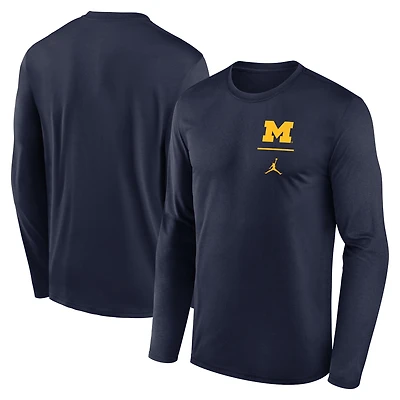 T-shirt Jordan Brand bleu marine Michigan Wolverines Primary Stack Legend Performance à manches longues pour homme