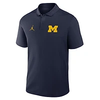 Polo Jordan Brand blanc pour homme avec logo principal des Michigan Wolverines Primetime Victory Performance