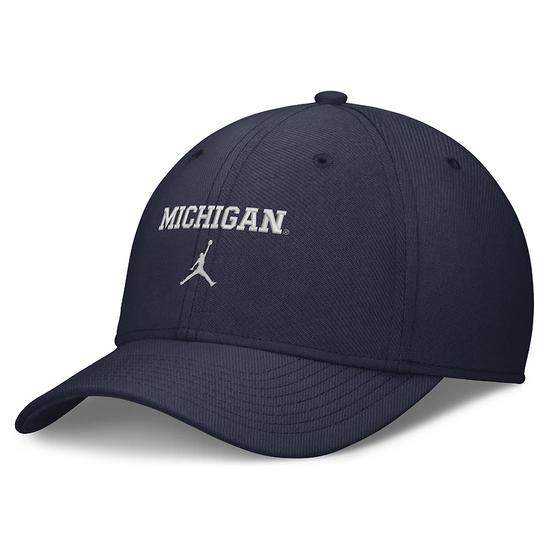 Casquette Jordan Brand bleu marine Michigan Wolverines Rise On-Field SwooshFlex Dri-FIT Flex pour homme