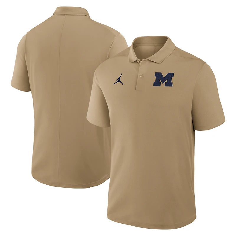 Polo Jordan Brand marron clair pour homme avec logo principal des Michigan Wolverines Primetime Victory