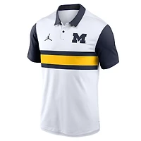 Polo Jordan Brand Vapor Dri-FIT pour homme, blanc/bleu marine, motif campus des Wolverines du Michigan
