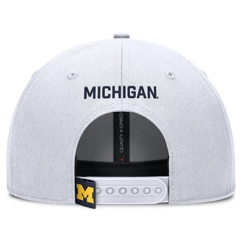 Casquette ajustable Jordan Brand Michigan Wolverines 2025 On-Field Rise Performance pour homme, blanche
