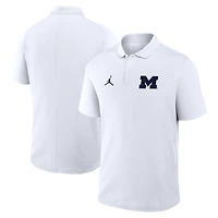 Polo Jordan Brand blanc pour homme avec logo principal des Michigan Wolverines Primetime Victory Performance