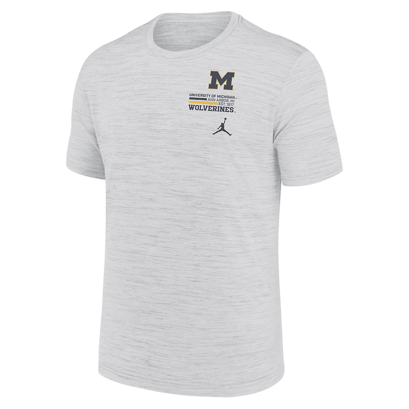 T-shirt Jordan Brand blanc pour homme, Michigan Wolverines, Velocity Stacked Performance
