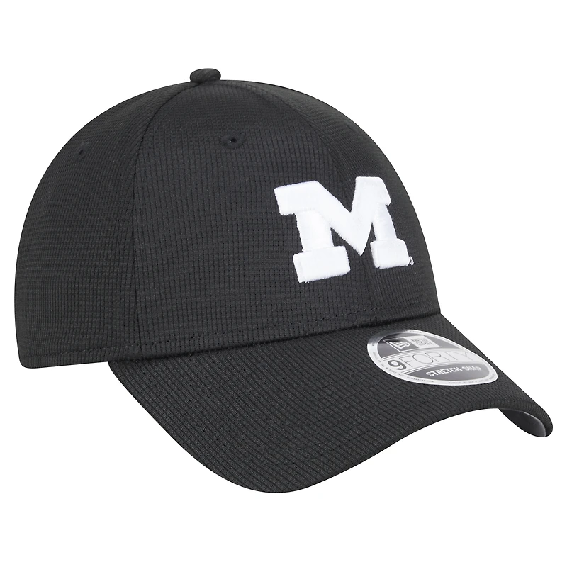 Casquette ajustable extensible à boutons-pression Pivot 9FORTY Michigan Wolverines noire New Era pour homme