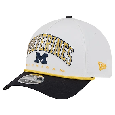 Casquette ajustable 9FORTY A-Frame M-Crown pour homme, modèle New Era, blanc/bleu marine, Michigan Wolverines Arch, corde bicolore