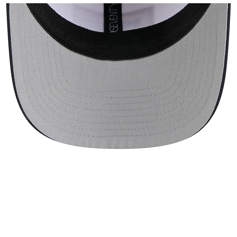 Casquette ajustable New Era 9SEVENTY blanche/bleu marine Michigan Wolverines pour homme, perforée et patchée