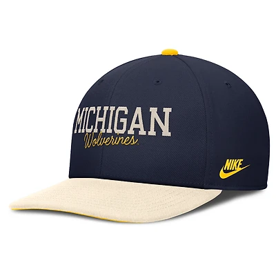 Casquette Nike Michigan Wolverines Pro Legacy Snapback bleu marine/crème pour homme