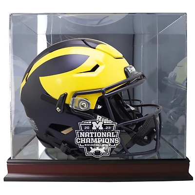 Vitrine de présentation des casques en acajou des champions nationaux des éliminatoires de football universitaire 2023 des Wolverines du Michigan