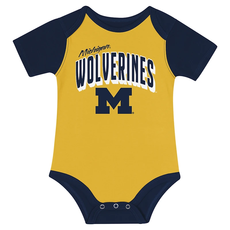 Ensemble body, bavoir et bonnet à revers pour nouveau-né bébé Michigan Wolverines Dynamic Duo