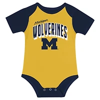 Ensemble body, bavoir et bonnet à revers pour nouveau-né bébé Michigan Wolverines Dynamic Duo