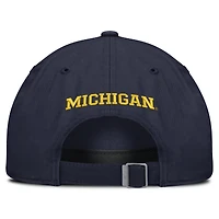Casquette unisexe Jordan Brand bleu marine Michigan Wolverines 2026 Sideline Club ajustable