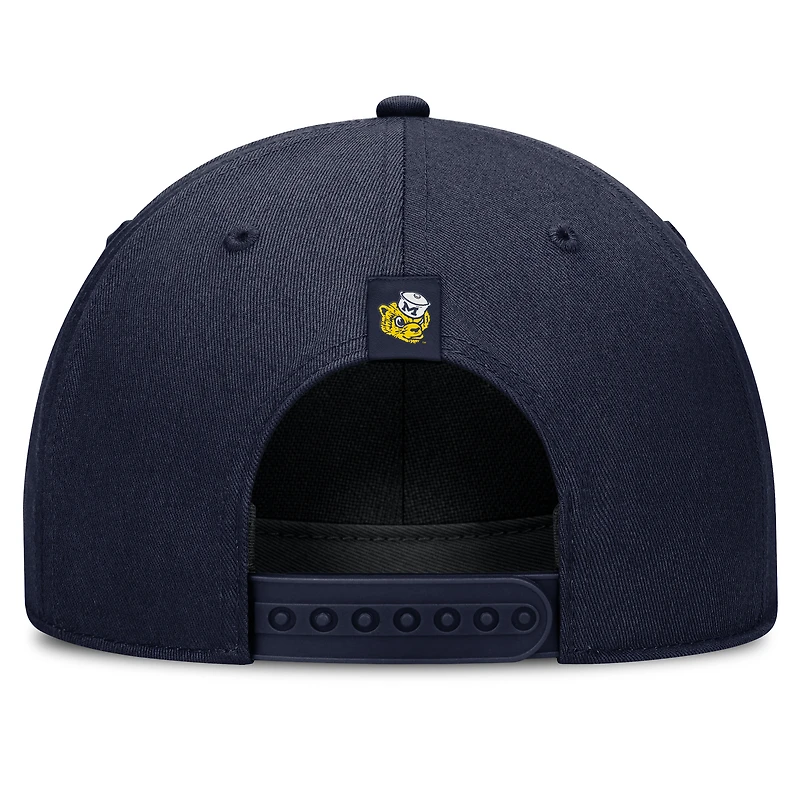 Casquette unisexe Nike bleu marine Michigan Wolverines Basketball Refresh 2026 à 5 panneaux et taille haute.