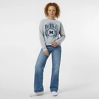 Sweat-shirt à col rond Powerblend gris chiné pour femme, modèle Champion, avec écusson académique des Michigan Wolverines.