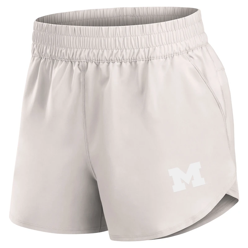 Short Vibe tissé Fanatics blanc Michigan Wolverines Studio pour femmes