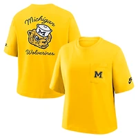 T-shirt Nike Michigan Wolverines Legacy Pocket Boxy bleu marine pour femme