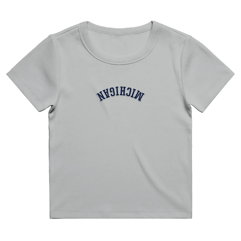 T-shirt court côtelé gris à broderie inversée des Michigan Wolverines de Uscape Apparel pour femmes