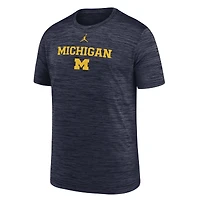 T-shirt Jordan Brand bleu marine pour jeunes Michigan Wolverines Velocity Performance