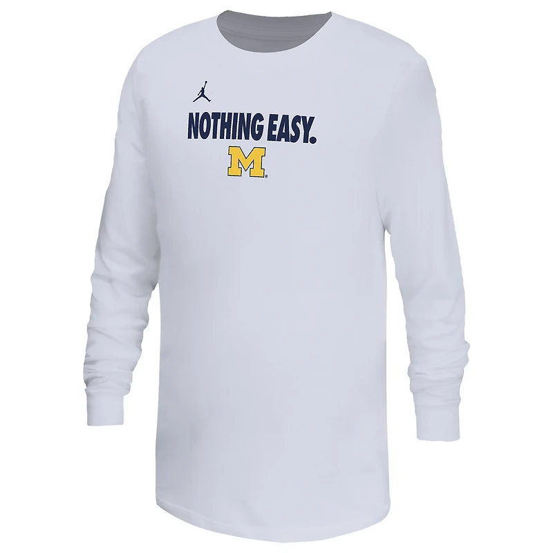 T-shirt à manches longues pour jeunes Jordan Brand Michigan Wolverines 2025 On-Court Bench blanc