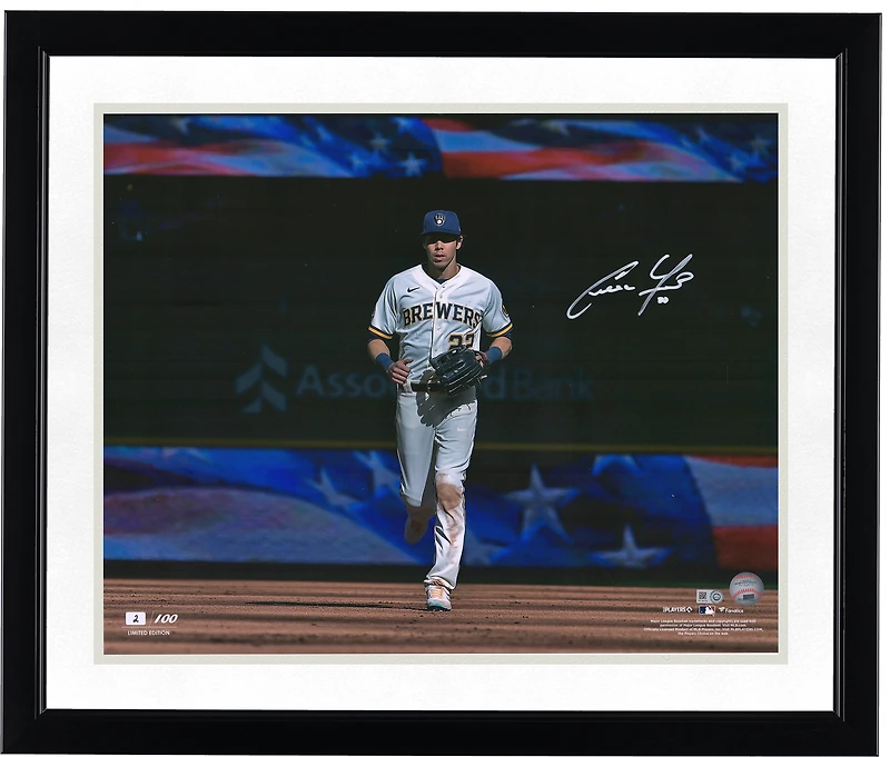 Photo dédicacée de Christian Yelich (Milwaukee Brewers) entrant sur le terrain (40,6 x 50,8 cm) - Édition limitée à 100 exemplaires