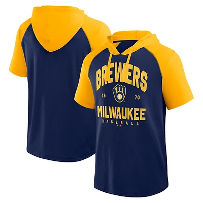 T-shirt à capuche et manches courtes raglan bleu marine avec logo des Milwaukee Brewers pour homme