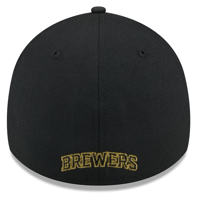 Casquette flexible 39THIRTY pour la Journée des forces armées 2024 Milwaukee Brewers New Era noire hommes