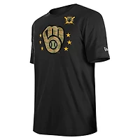T-shirt noir pour la Journée des forces armées 2024 Milwaukee Brewers New Era hommes