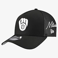 Casquette trucker New Era noire pour homme, modèle 9FORTY, logo Milwaukee Brewers, style A-Frame, avec inscription latérale.