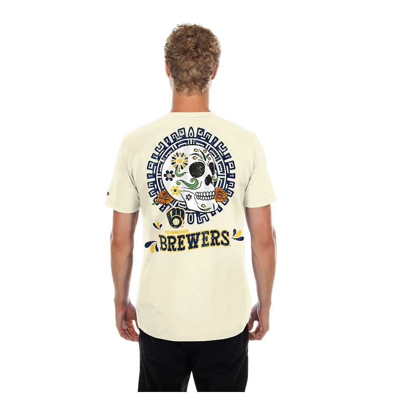 T-shirt New Era Natural Milwaukee Brewers Dia de los Muertos Sugar Skull pour hommes